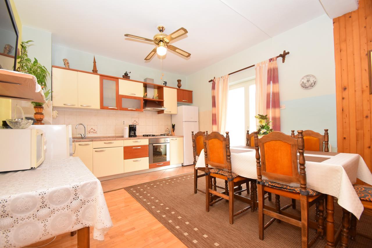 Apartments Mira Starigrad Paklenica Rum bild