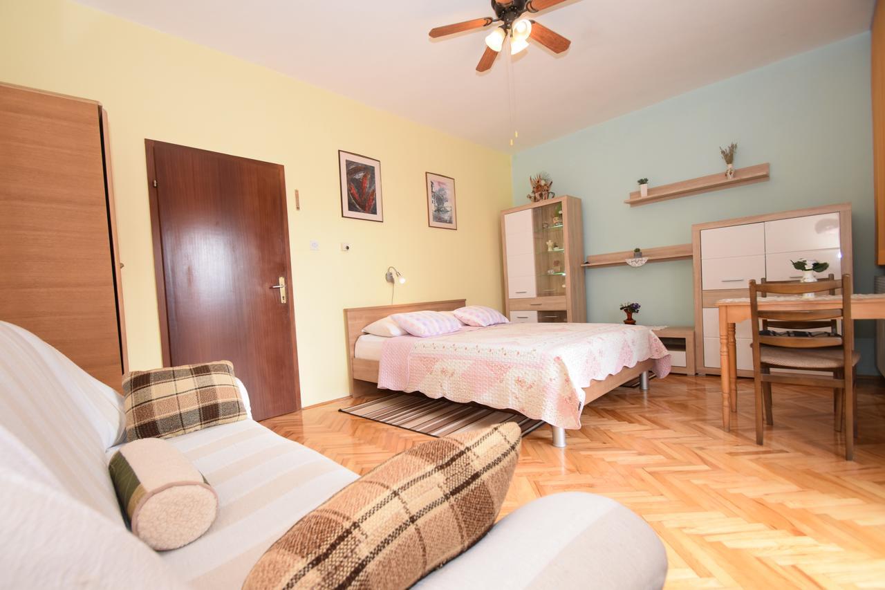Apartments Mira Starigrad Paklenica Rum bild