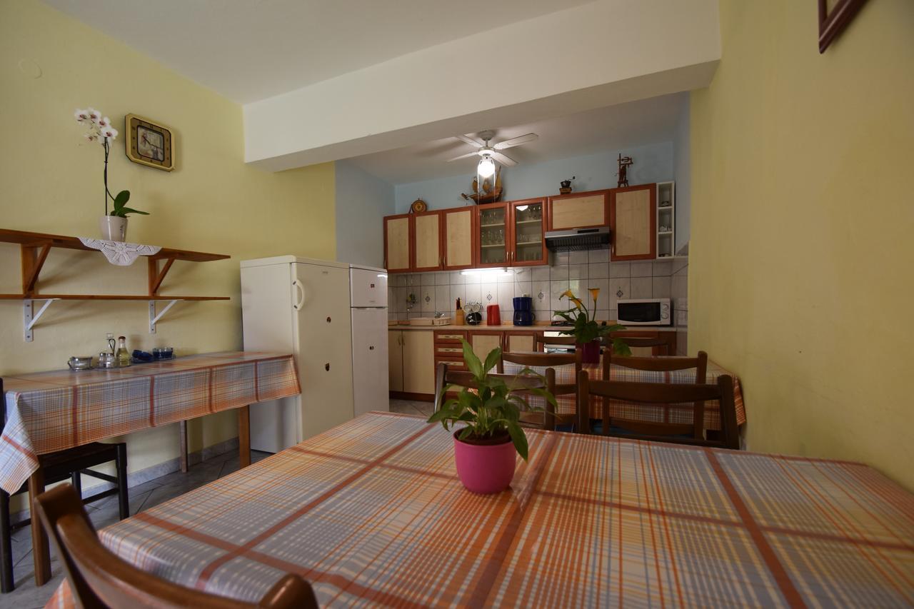 Apartments Mira Starigrad Paklenica Exteriör bild
