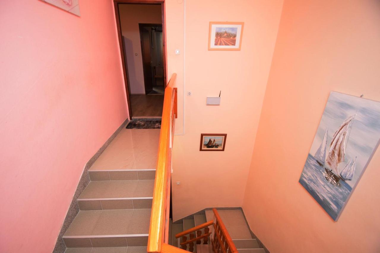 Apartments Mira Starigrad Paklenica Exteriör bild