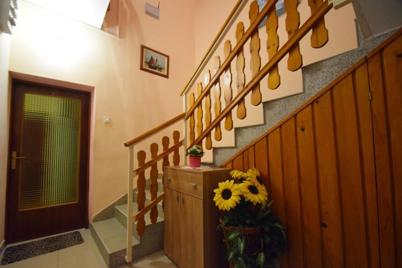 Apartments Mira Starigrad Paklenica Exteriör bild